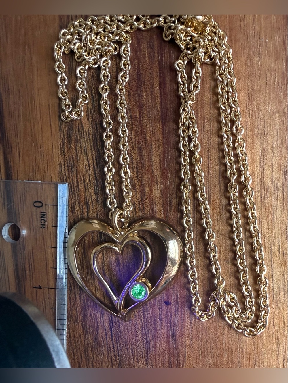 VTG Avon Uranium Glass August Birthstone Gold-Tone Double Heart Necklace